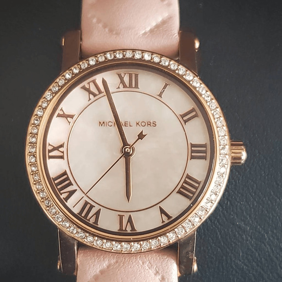 Michael Kors Women's Petite Norie Mother of Pearl Dial Watch MK2683 NWOT - Picture 9 of 10